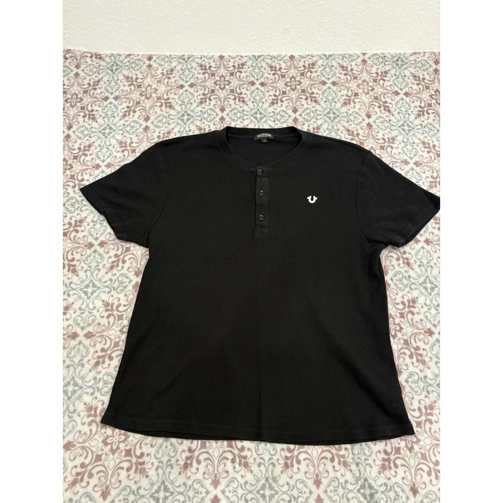 True Religion Mens 2XL Black Waffle Knit Henley Short Sleeve Horseshoe Logo Shir